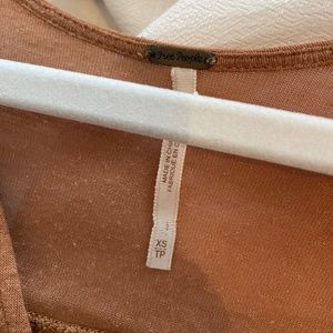 Flowy v-Neck brown free people top - size XS - maternity shirt!